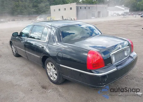 2011 Lincoln Town Car Executive L from USA, damaged, VIN 2LNBL8EV9BX753075